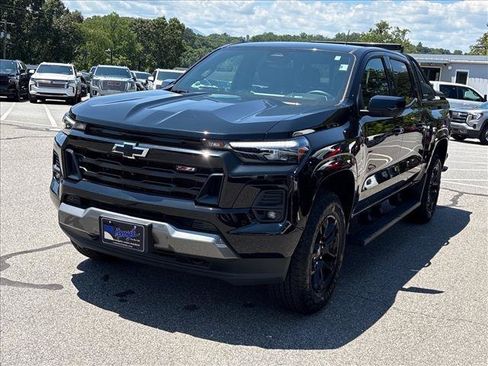Certified 2025 Chevrolet Colorado Z71 w/ Midnight Edition AWD/4WD image 4