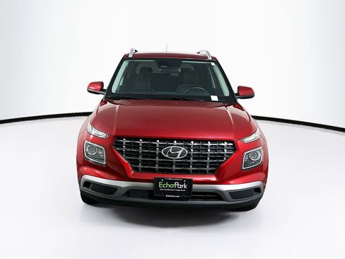 Used 2024 Hyundai Venue Limited image 2