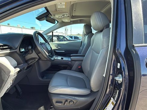 Used 2023 Toyota Sienna XLE image 14