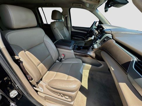 Used 2019 Chevrolet Suburban LT RWD image 29