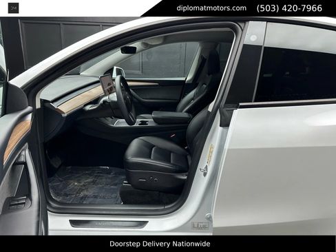 Used 2023 Tesla Model Y Long Range image 17