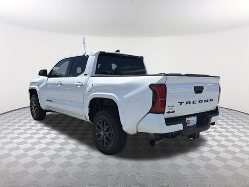 Certified 2024 Toyota Tacoma SR5 AWD/4WD image 15
