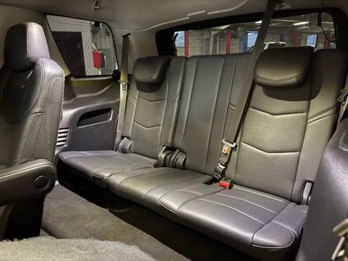 Used 2020 Cadillac Escalade Luxury w/ Escalade Sport Edition AWD/4WD image 24