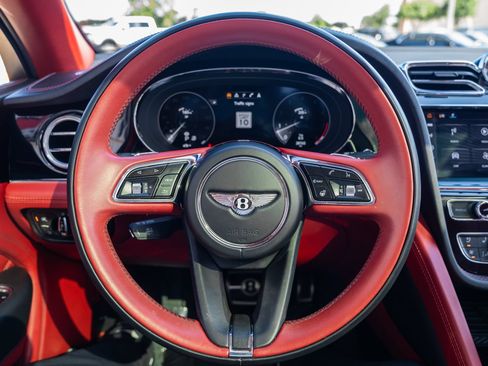 Used 2021 Bentley Bentayga AWD/4WD image 56