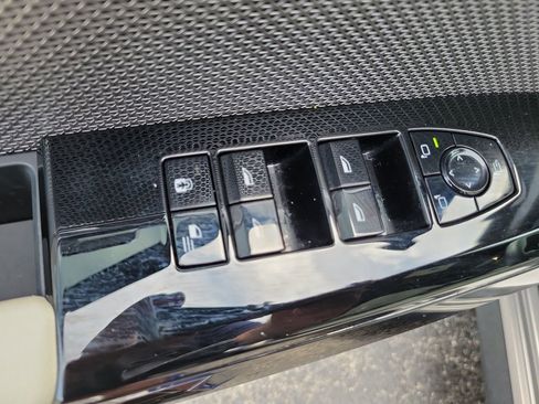 Used 2024 BMW 740i w/ Premium Package 2 RWD image 22