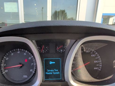 Used 2017 Chevrolet Equinox LT AWD/4WD image 10