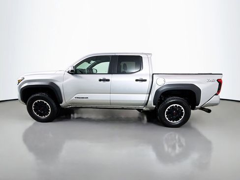 Used 2024 Toyota Tacoma TRD Off-Road image 4