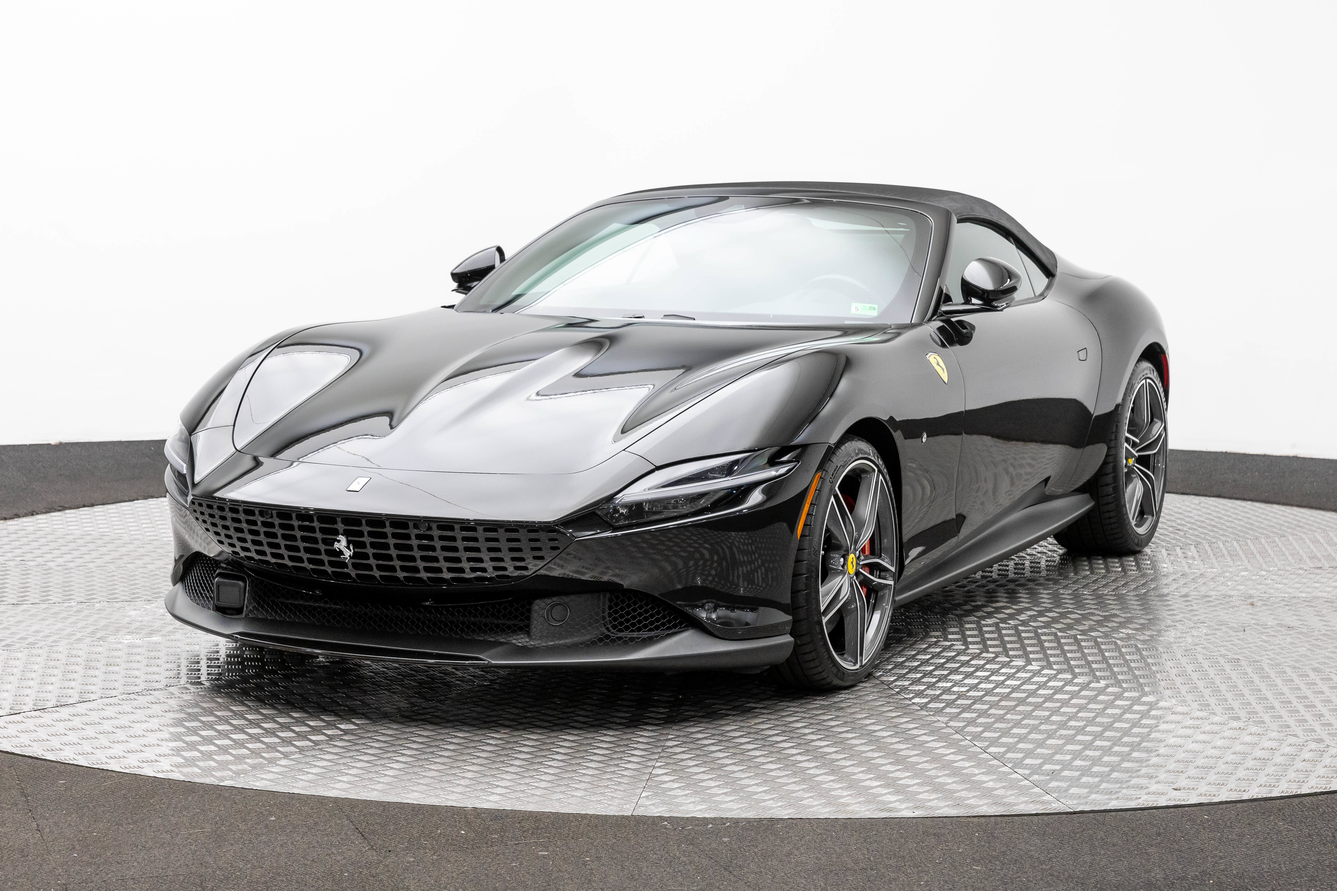 Certified 2025 Ferrari Roma Spider RWD image 40