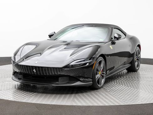 Used 2025 Ferrari Roma Spider RWD image 40