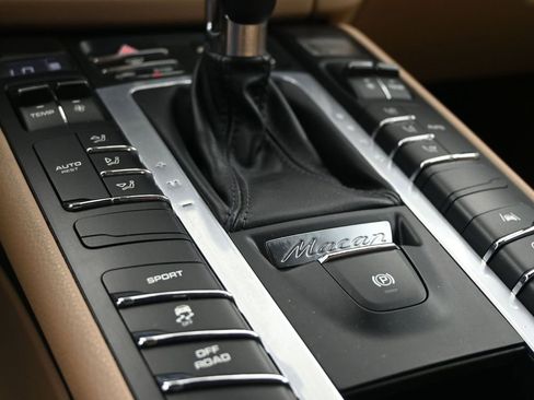 Used 2021 Porsche Macan S image 15