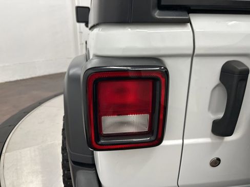 Used 2019 Jeep Wrangler Sport AWD/4WD image 23