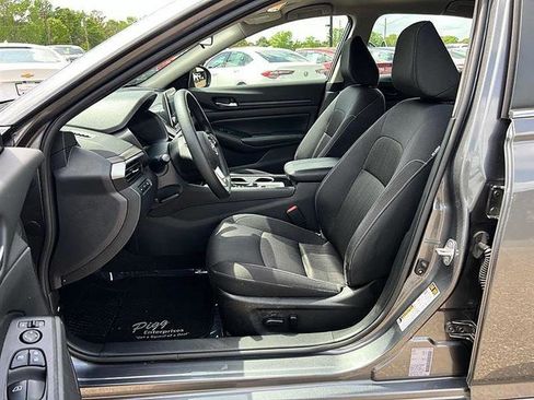 Used 2024 Nissan Altima 2.5 SV AWD/4WD image 11