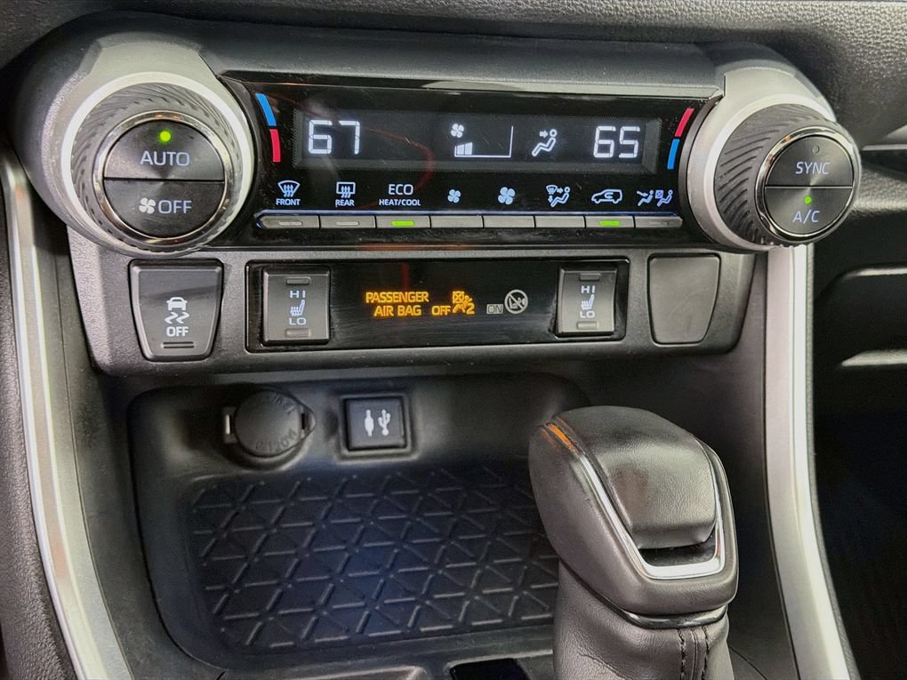 Used 2019 Toyota RAV4 XSE w/ XSE Weather Package AWD/4WD image 19