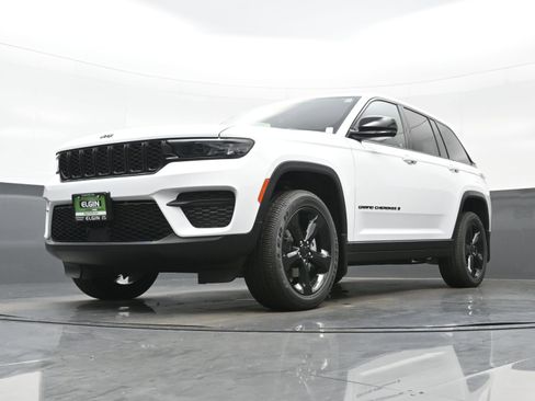 New 2025 Jeep Grand Cherokee Altitude AWD/4WD image 11