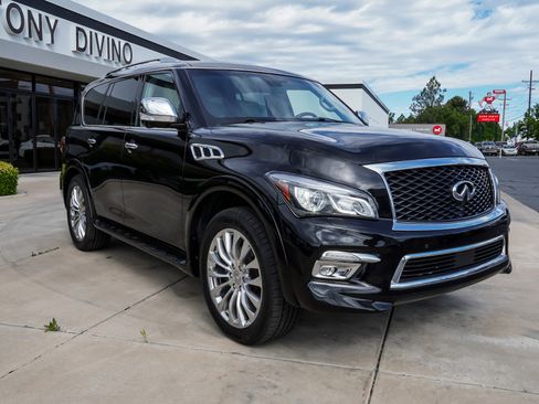 Used 2017 INFINITI QX80 4WD w/ Deluxe Technology Package image 2