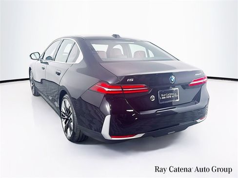 Used 2025 BMW i5 xDrive40 w/ Premium Package image 5