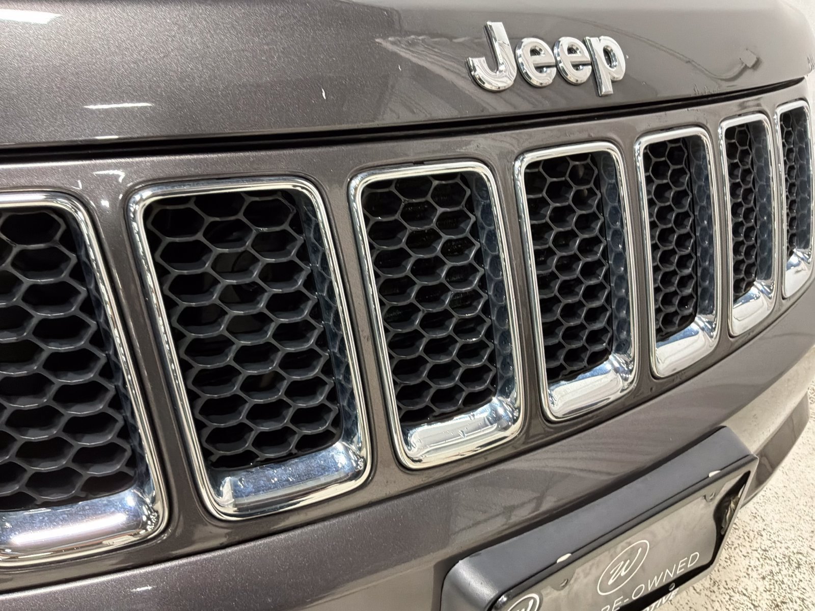 Used 2015 Jeep Grand Cherokee Overland AWD/4WD image 27
