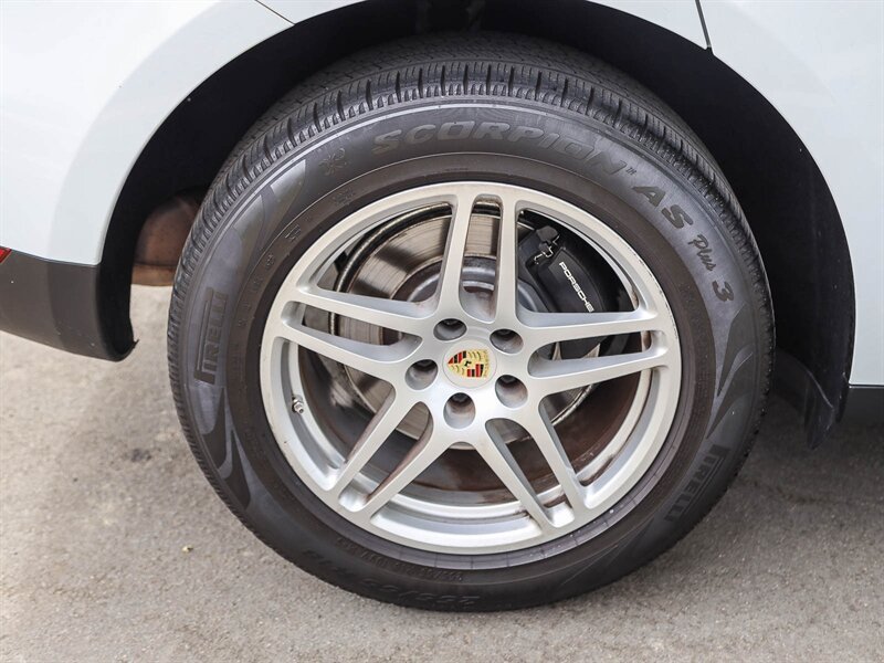 Used 2020 Porsche Macan AWD/4WD image 13