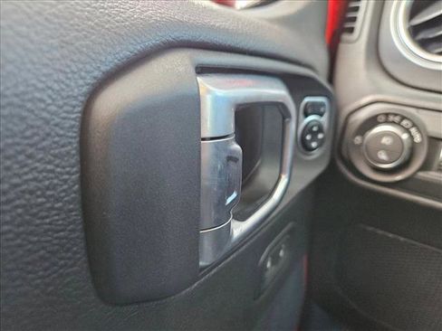 Used 2020 Jeep Gladiator Overland image 18