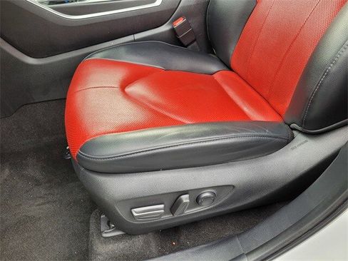 Used 2023 Toyota Highlander L image 17