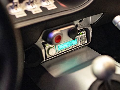 Used 2006 Ford GT image 8