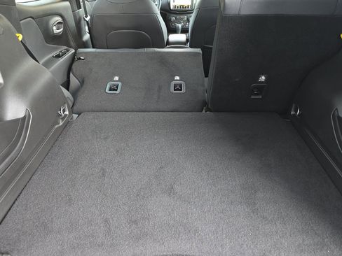 Used 2023 Jeep Renegade Trailhawk w/ Trailhawk Elite Group image 12