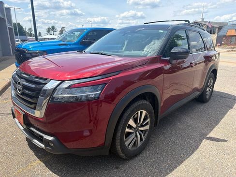 Used 2022 Nissan Pathfinder SL AWD/4WD image 1