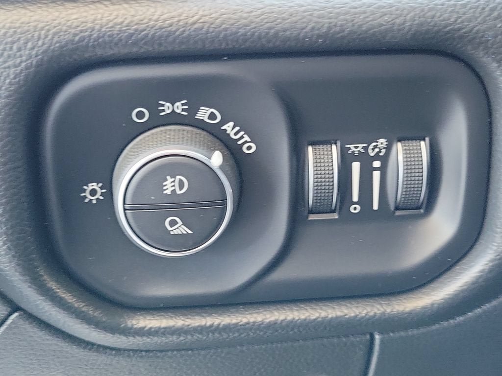 Used 2022 RAM 1500 Laramie w/ Sport Appearance Package AWD/4WD image 19