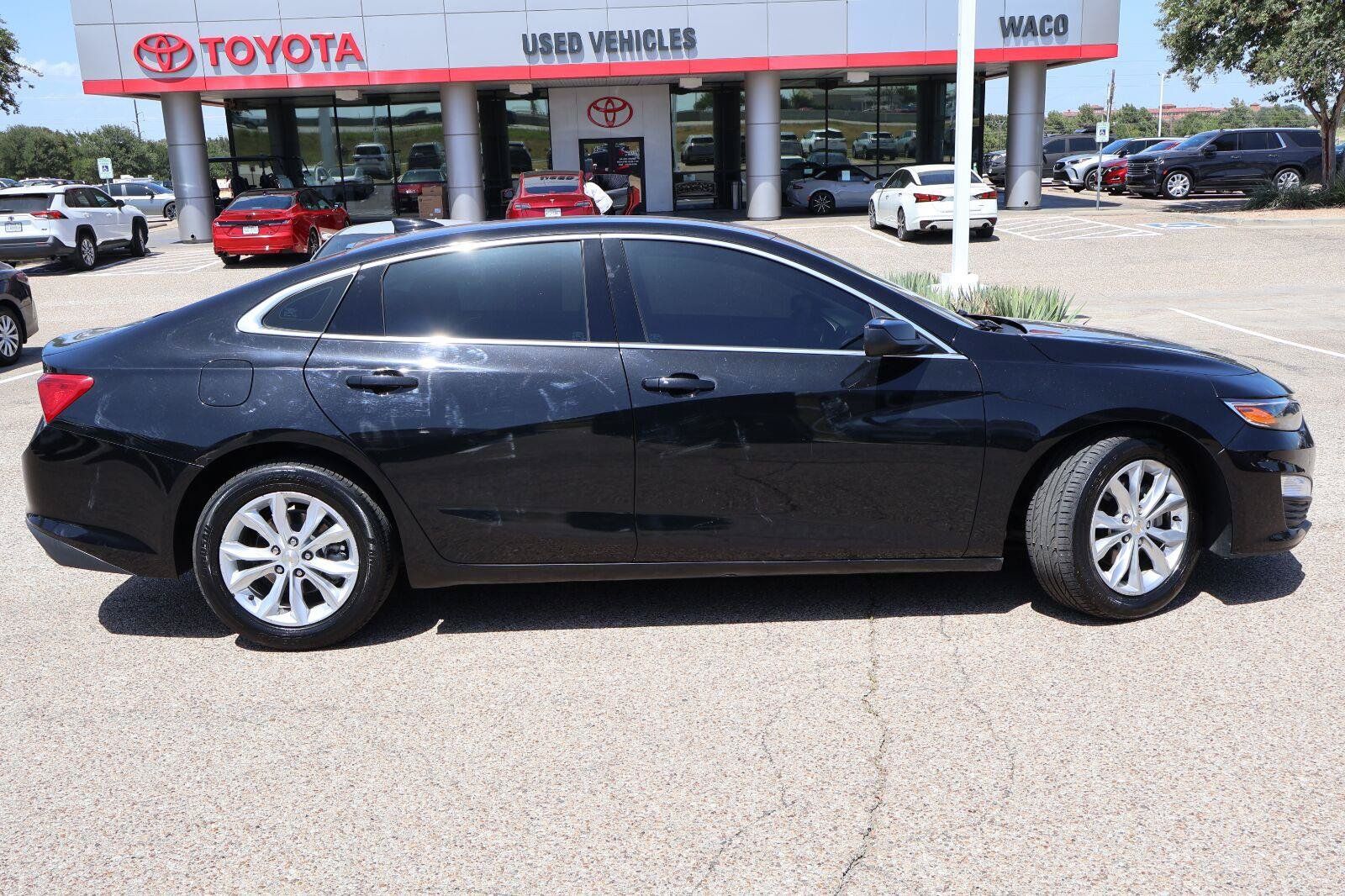 Used 2023 Chevrolet Malibu LT FWD image 2