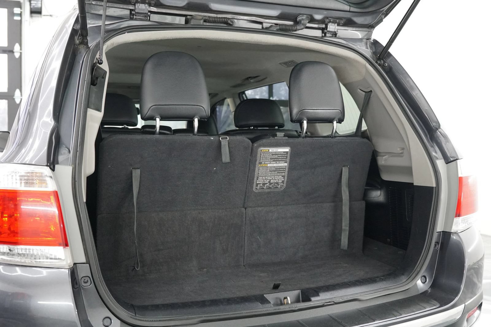 Used 2012 Toyota Highlander SE w/ Tow Pkg FWD image 10