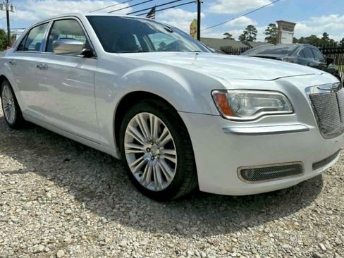 Used 2012 Chrysler 300 C Luxury Series image 3