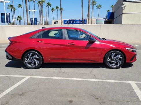 Used 2025 Hyundai Elantra Sport FWD image 31
