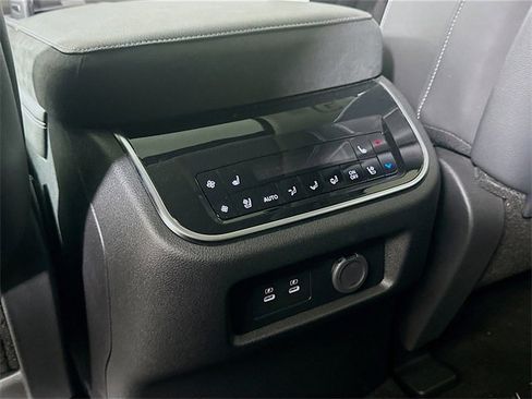 Used 2025 INFINITI QX80 Sensory image 19