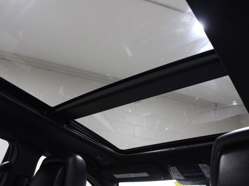 Used 2022 Jeep Grand Cherokee Limited w/ Trailer Tow Group IV image 3