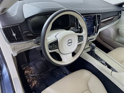 Used 2017 Volvo S90 T6 Momentum w/ Vision Package image 19