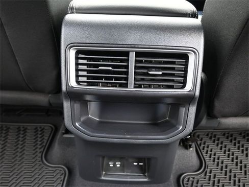 New 2026 Volkswagen Atlas Cross Sport SE image 27