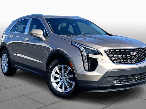 Used 2023 Cadillac XT4 Luxury w/ Cold Weather Package image 2