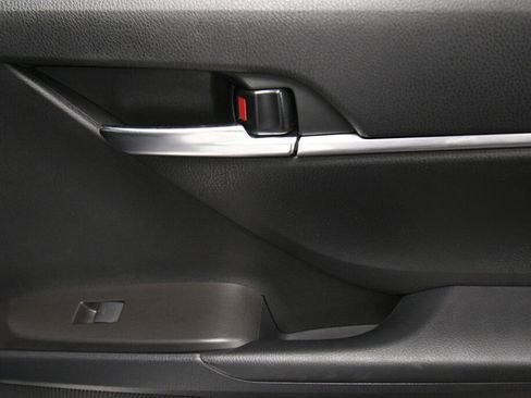 Used 2022 Toyota Camry SE w/ Carpet Mat Package (TMS) FWD image 24