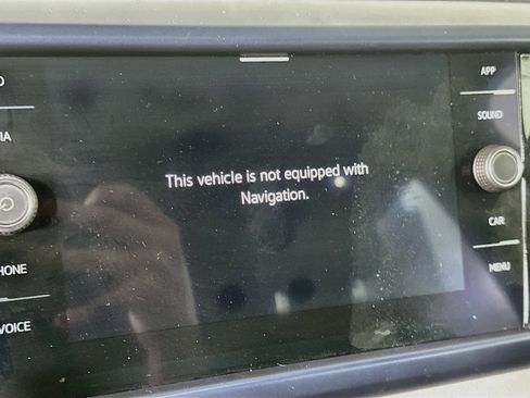 Used 2022 Volkswagen Taos SE w/ Panoramic Sunroof Package FWD image 22
