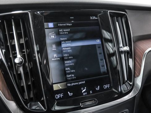 Used 2021 Volvo V60 T5 Momentum w/ Climate Package image 30