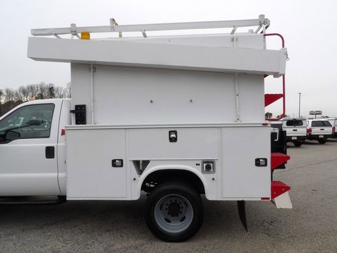 Used 2015 Ford F550 2WD Regular Cab Super Duty w/ Power Equipment Group image 38