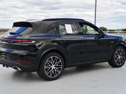 Certified 2026 Porsche Cayenne E-Hybrid image 9