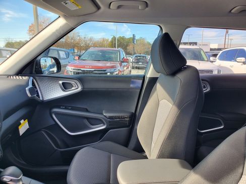 New 2025 Kia Soul LX image 17