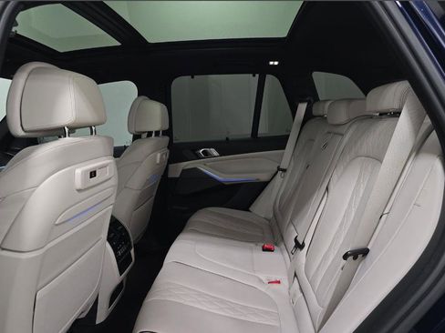 Used 2022 BMW X5 M50i w/ Executive Package image 7