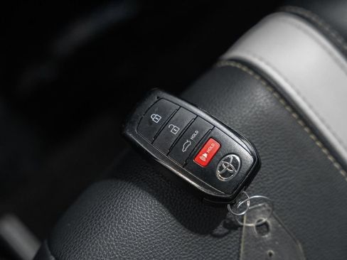 Used 2025 Toyota Camry SE FWD image 43