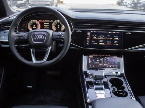 Used 2025 Audi Q8 Prestige image 13