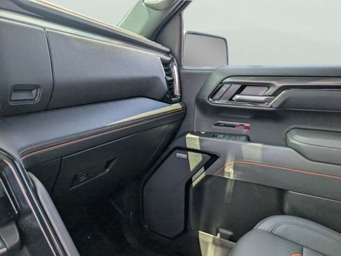 Used 2025 GMC Sierra 1500 AT4 w/ Technology Package AWD/4WD image 30