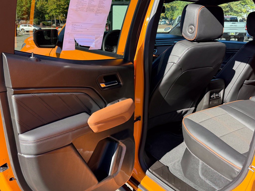 Certified 2025 GMC Canyon AT4 w/ Nightfall Edition AWD/4WD image 15