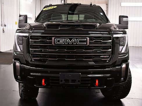 Used 2024 GMC Sierra 2500 AT4X image 2