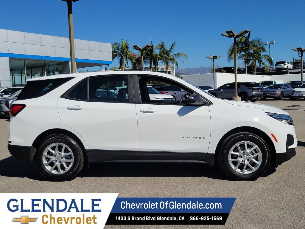 Used 2024 Chevrolet Equinox LS FWD image 2